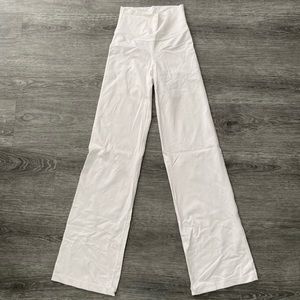aritzia TNA white hi rise leggings